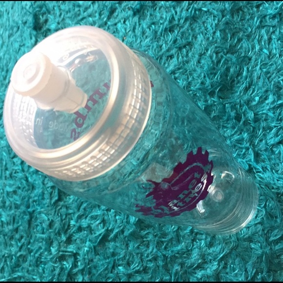 Planet Fitness transparent sports bottle - Picture 7 of 7